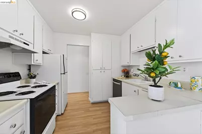 1305 Boulevard Way #APT 303, Walnut Creek, CA 94595 - Photo 4