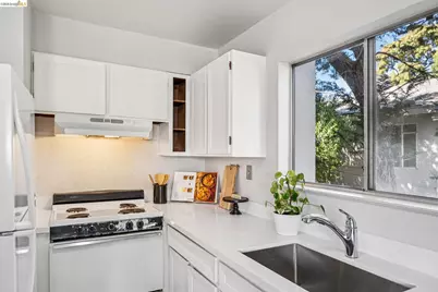 2614 Warring St #6A, Berkeley, CA 94704 - Photo 16