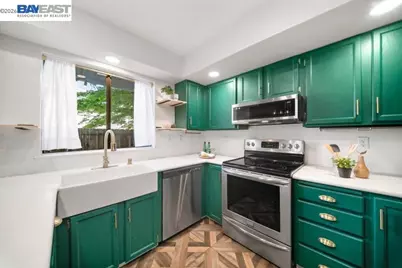 347 E T St, Benicia, CA 94510 - Photo 4