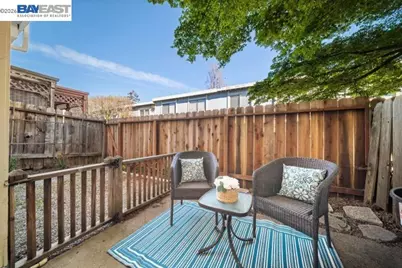 347 E T St, Benicia, CA 94510 - Photo 20