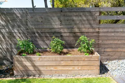 4451 Saint Andrews Rd, Oakland, CA 94605 - Photo 50