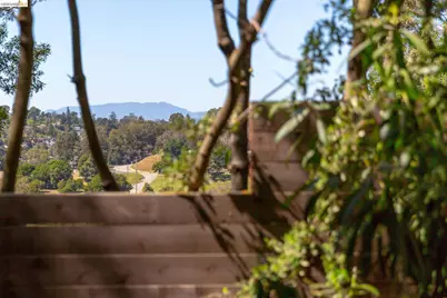 4451 Saint Andrews Rd, Oakland, CA 94605 - Photo 52