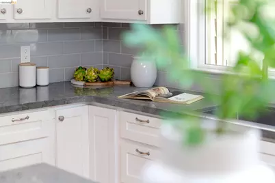 4451 Saint Andrews Rd, Oakland, CA 94605 - Photo 12