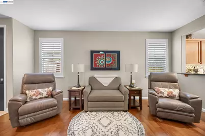 7417 Chatsworth Cir, Elk Grove, CA 95757 - Photo 6