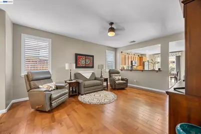 7417 Chatsworth Cir, Elk Grove, CA 95757 - Photo 4