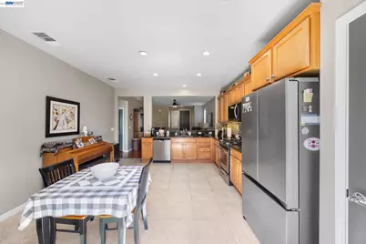 7417 Chatsworth Cir, Elk Grove, CA 95757 - Photo 10