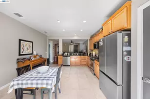 7417 Chatsworth Cir, Elk Grove, CA 95757 - Photo 10