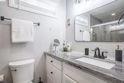 527 Chester St, Oakland, CA 94607 - Photo 18