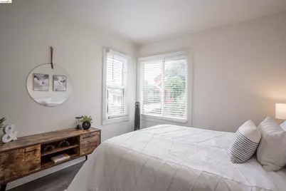 527 Chester St, Oakland, CA 94607 - Photo 46