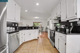 933 Country Run Dr, Martinez, CA 94553 - Photo 6