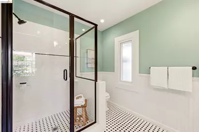 405 Van Buren Ave., Oakland, CA 94610 - Photo 32