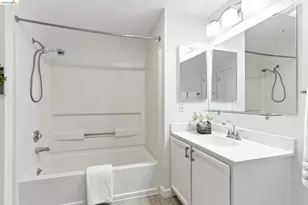 555 10th St, Oakland, CA 94607 - Photo 18