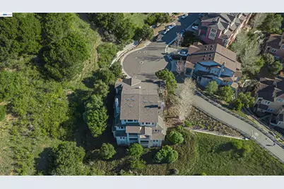 6401 Blue Rock Ct, Oakland, CA 94605 - Photo 34