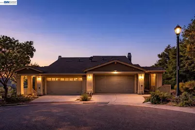 6401 Blue Rock Ct, Oakland, CA 94605 - Photo 20