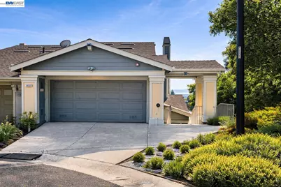 6401 Blue Rock Ct, Oakland, CA 94605 - Photo 2