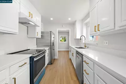 9814 Springfield St, Oakland, CA 94603 - Photo 10