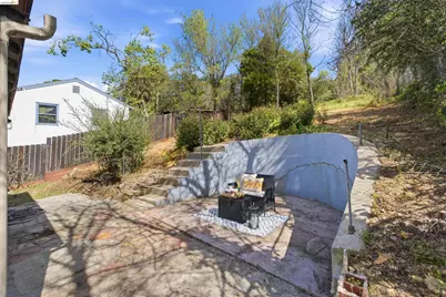 6914 Outlook Ave, Oakland, CA 94605 - Photo 20