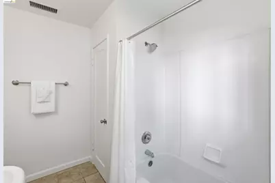 6914 Outlook Ave, Oakland, CA 94605 - Photo 18