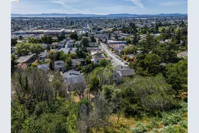 6914 Outlook Ave, Oakland, CA 94605 - Photo 30