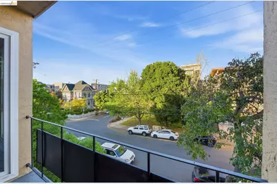 245 Montecito Ave #203, Oakland, CA 94610 - Photo 30