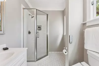 2615 La Cuesta Ave, Oakland, CA 94611 - Photo 36