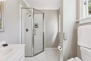 2615 La Cuesta Ave, Oakland, CA 94611 - Photo 36