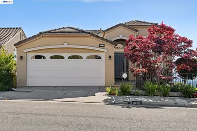 8255 Skyline Cir, Oakland, CA 94605 - Photo 2