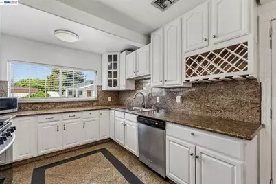 266 Jerilynn Ln, Hayward, CA 94541 - Photo 12