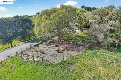 10700 Foothill Rd, Sunol, CA 94586 - Photo 4