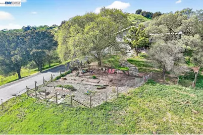 10700 Foothill Rd, Sunol, CA 94586 - Photo 16