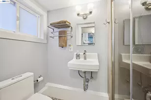 1376 Versailles Ave, Alameda, CA 94501 - Photo 14