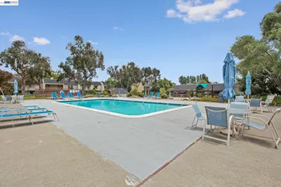 1024 Fontana Dr, Alameda, CA 94502 - Photo 54