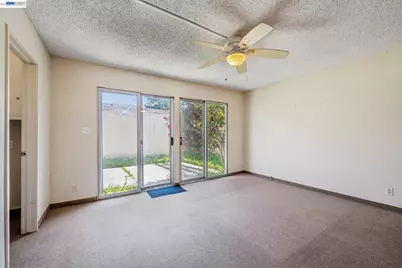 1024 Fontana Dr, Alameda, CA 94502 - Photo 16