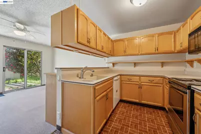 1024 Fontana Dr, Alameda, CA 94502 - Photo 12