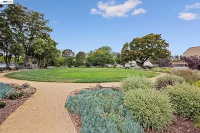 1024 Fontana Dr, Alameda, CA 94502 - Photo 60