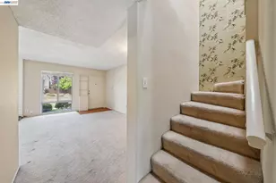 1024 Fontana Dr, Alameda, CA 94502 - Photo 32