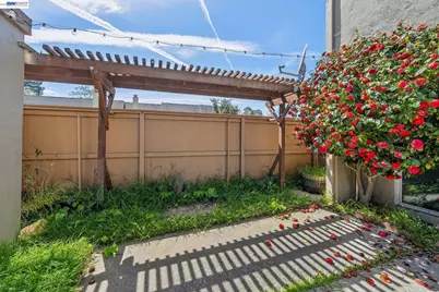 1024 Fontana Dr, Alameda, CA 94502 - Photo 30