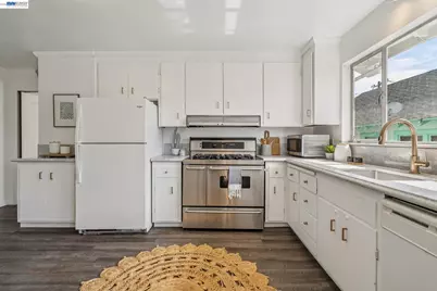2063 Rosedale Ave, Oakland, CA 94601 - Photo 32