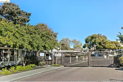 220 Lakeshore Ct, Richmond, CA 94804 - Photo 36