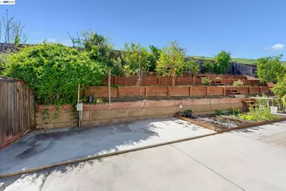 2904 Hanauma Bay Dr., Pittsburg, CA 94565 - Photo 38