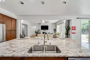 2904 Hanauma Bay Dr, Pittsburg, CA 94565 - Photo 12