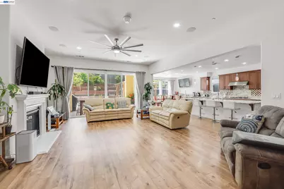 2904 Hanauma Bay Dr., Pittsburg, CA 94565 - Photo 6