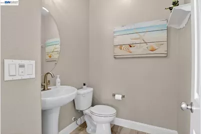6523 Bayview Dr, Oakland, CA 94605 - Photo 22