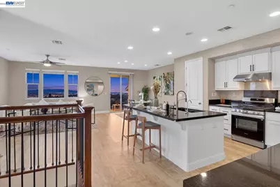 6523 Bayview Dr, Oakland, CA 94605 - Photo 6