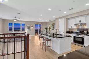 6523 Bayview Dr, Oakland, CA 94605 - Photo 6