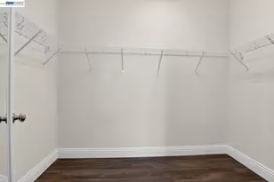 6523 Bayview Dr, Oakland, CA 94605 - Photo 36