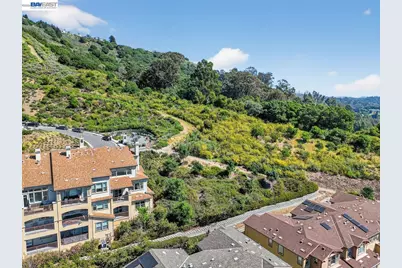 6523 Bayview Dr, Oakland, CA 94605 - Photo 54