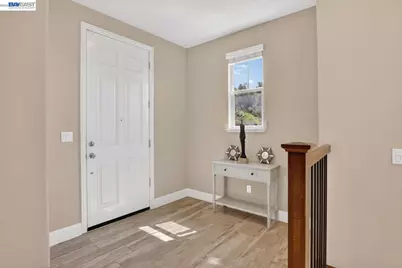 6523 Bayview Dr, Oakland, CA 94605 - Photo 4