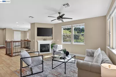 6523 Bayview Dr, Oakland, CA 94605 - Photo 14