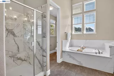 6523 Bayview Dr, Oakland, CA 94605 - Photo 34